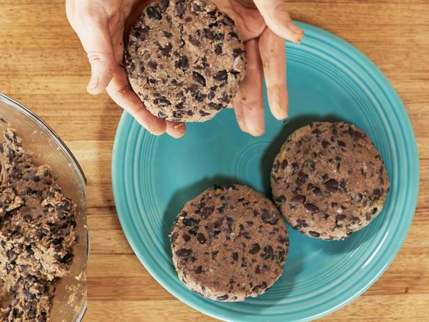 Вегетарианские котлеты из фасоли