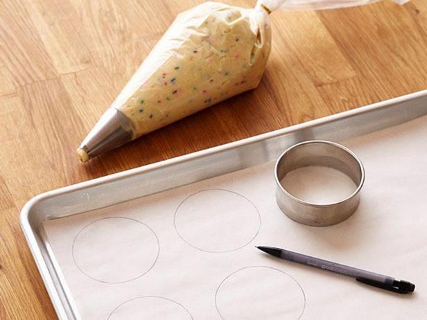 Нарисуйте круги на пергаментной бумаге