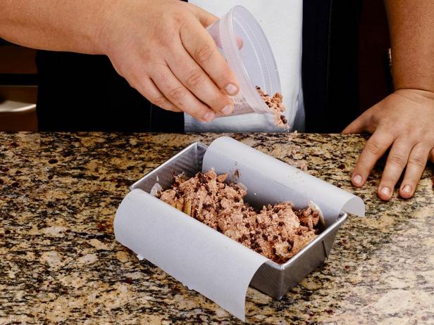 Сверху посыпьте топпингом