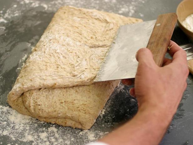 Замесите тесто