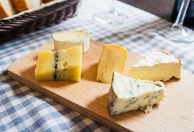Фермерский сыр vs. магазинный: в чем разница и стоит ли переплачивать - «Кулинарные рецепты»