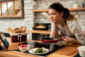 Кухонные мелочи, которые портят еду: от неправильных крышек до опасных контейнеров - «Кулинарные рецепты»