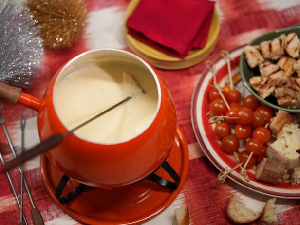 Фондю с сыром Таледжо - «Соусы»