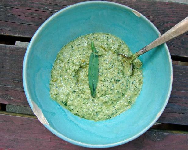 Песто с эстрагоном и грецкими орехами - «Соусы»