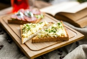 Полезно и вкусно: рецепт творожной намазки, которую можно есть даже после шести вечера - «Кулинарные рецепты»