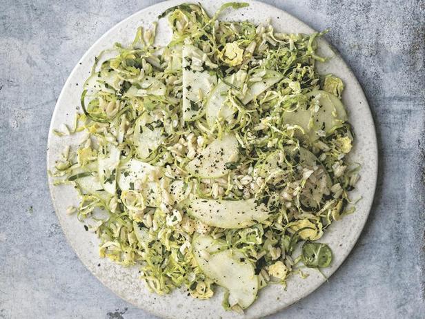 Свежий салат из брюссельской капусты с яблоком и бурым рисом - «Салаты»