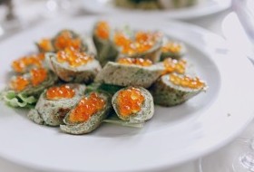 Икра на новогоднем столе: изысканные блюда, которые точно запомнятся гостям - «Кулинарные рецепты»